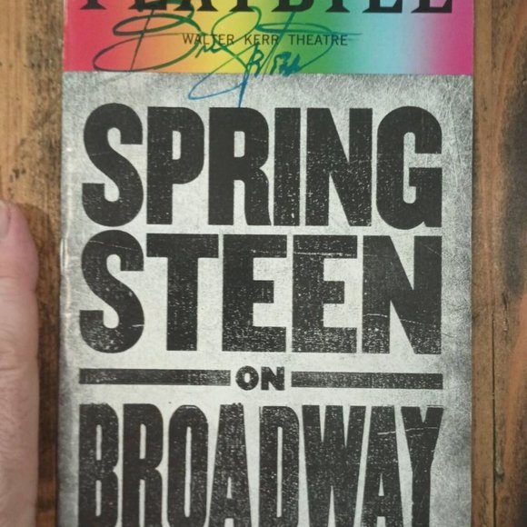 Bruce Springsteen Signed Photo Playbill With Springsteen On Broadway CD & COA - Picture 2 of 9